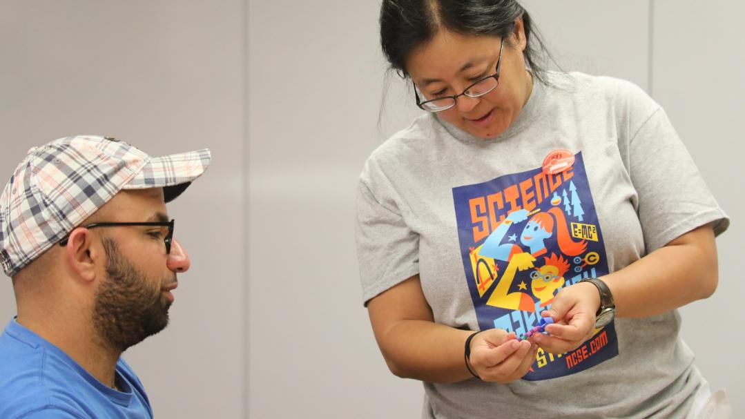 NCSE volunteer working with a participant