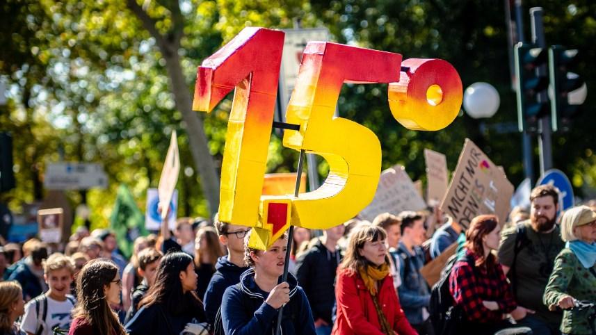 1.5 degrees celsius sign